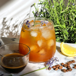 Levandulové espresso tonic