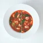 Fazolová polévka s kadeřávkem + italské klobásky Fazolová polévka s kadeřávkem + italské klobásky