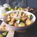 Gnocchi s růžičkovou kapustou, slaninou a oříšky