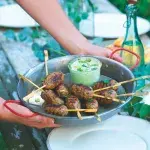 Grilované masové válečky s bylinkami