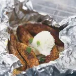 Grilovaný banán s medem a skořicí