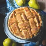 Hruškový koláč se slaným medem a bourbonem Hruškový koláč se slaným medem a bourbonem