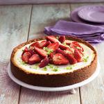 Cheesecake s jahodami a bazalkovým cukrem
