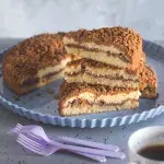 Jednoduchý koláč se skořicovou drobenkou Jednoduchý koláč se skořicovou drobenkou