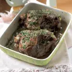 Jehněčí kýta v bylinkové krustě