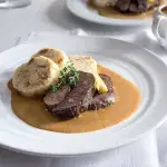 Jelení kýta na smetaně