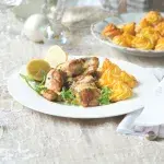 Kapr s bramborovými pusinkami a vinnou omáčkou Kapr s bramborovými pusinkami a vinnou omáčkou