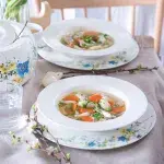 Kuřecí polévka s pažitkovými knedlíčky