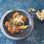 Kuřecí řízek se šalvějí a podmáslovými špeclemi