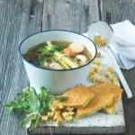 Kuřecí vývar s bylinkovým svítkem