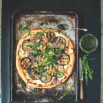 Lilková pizza po sicilsku