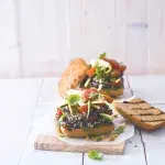 Lilkový burger s pestem Lilkový burger s pestem