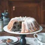 Maková bábovka se švestkami