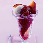 Malinový a broskvový pohár Peach Melba