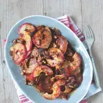 Opékané kotlety se skořicovými jablky