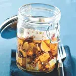 Pikantní nakládaný sýr