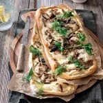 Pizza s hříbky a bazalkou