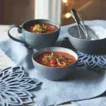 Rajčatová polévka s pečenými paprikami