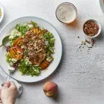 Steak z krkovice s grilovanou broskví a pivní redukcí