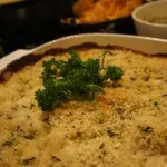 Zapečený květák se třemi druhy sýra