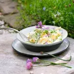 Bramborový salát s pažitkou