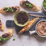 Čočková pomazánka à la ‚paštika‘ s cibulovým džemem