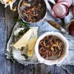 Cibulový džem s rozmarýnem a fenyklem