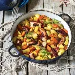 Dušená chobotnice s bramborami a zeleninou