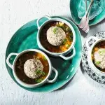 Dvojitý hovězí vývar s játrovým knedlíkem