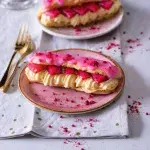 Eklérky s rebarborou a vanilkovým krémem