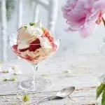 Eton Mess s jahodami a pusinkami