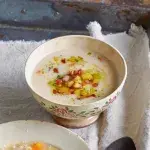 Fazolová polévka s bramborovými krutony