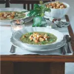 Hrachová polévka s krutony