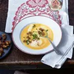 Jablečná polévka s krutony