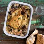 Jarní kuřátko na houbách a smetaně