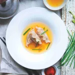 Krevetové gyozy s vývarem