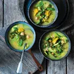 Letní polévka s cuketou a bazalkovým pestem