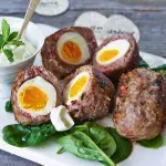 Masové kuličky plněné křepelčími vajíčky