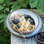 Noky se strouhankou a ostružinami