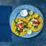 Palačinky z červené čočky s bramborami a špenátem