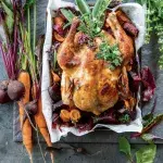 Pečené kuře s červenou řepou, mrkví a bylinkami