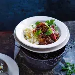 Perské jehněčí s rebarborou a rýží na způsob čelow