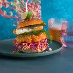 Ryba v pivním těstíčku s pikantním salátem coleslaw