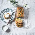 Špaldový chlebíček s medvědím česnekem