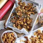 Sladké ořechy v karamelu se skořicí