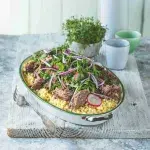 Trhané jehněčí na tarhoně a rukolovém salátu