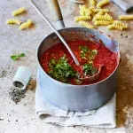 Univerzální rychlá rajčatová omáčka k těstovinám