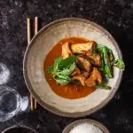 Veganské červené kari s houbami