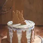 Velikonoční dort s perníkovými zajíčky