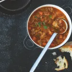 Vydatná polévka s hovězím a se zelím